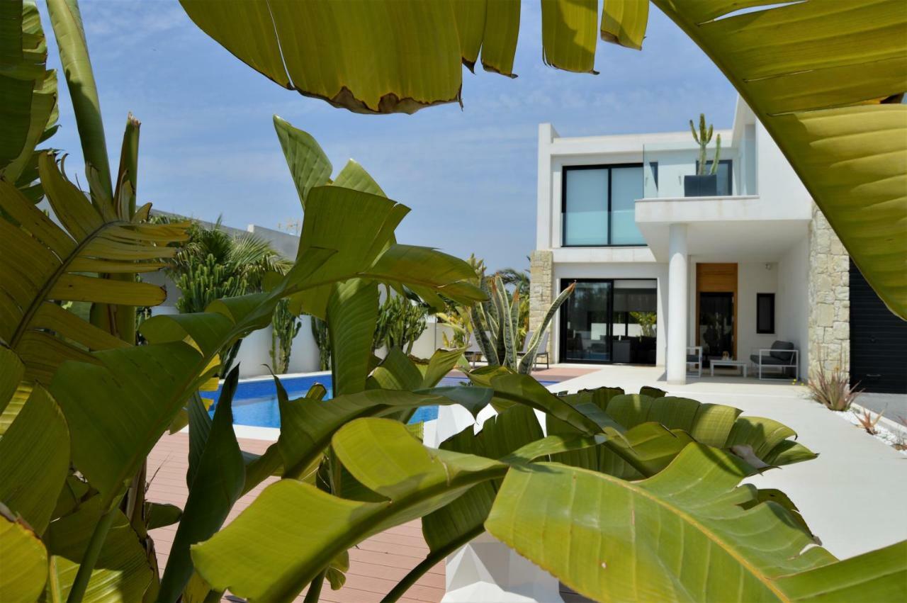 Villa With Private Pool Llobregales Экстерьер фото